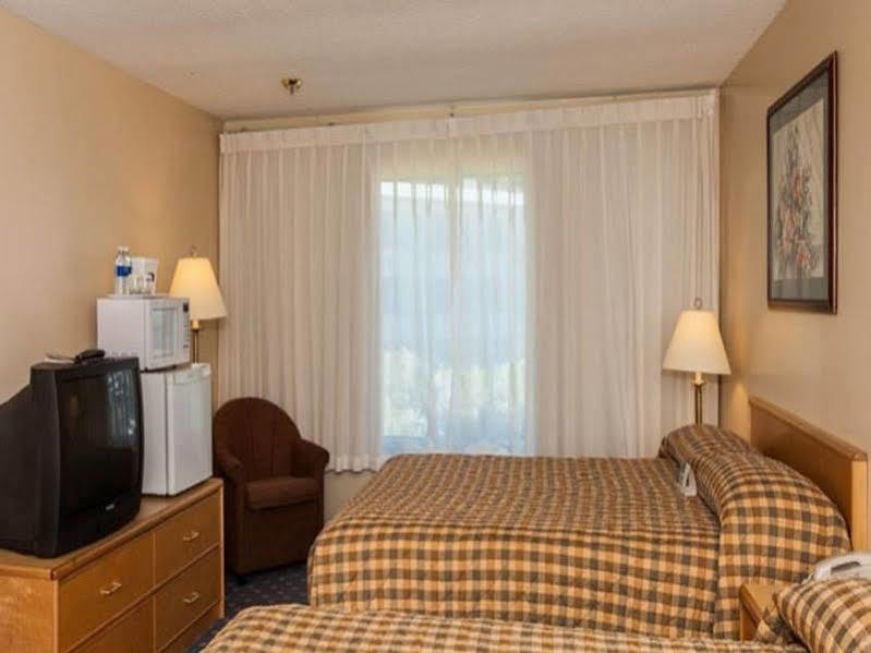 Howard Johnson By Wyndham Nanaimo Harbourside Eksteriør bilde